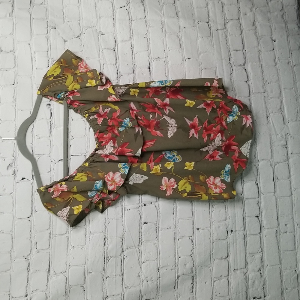 Maeve Anthropologie Floral Print Off The Shoulder Ruffle Blouse Size Medium EUC